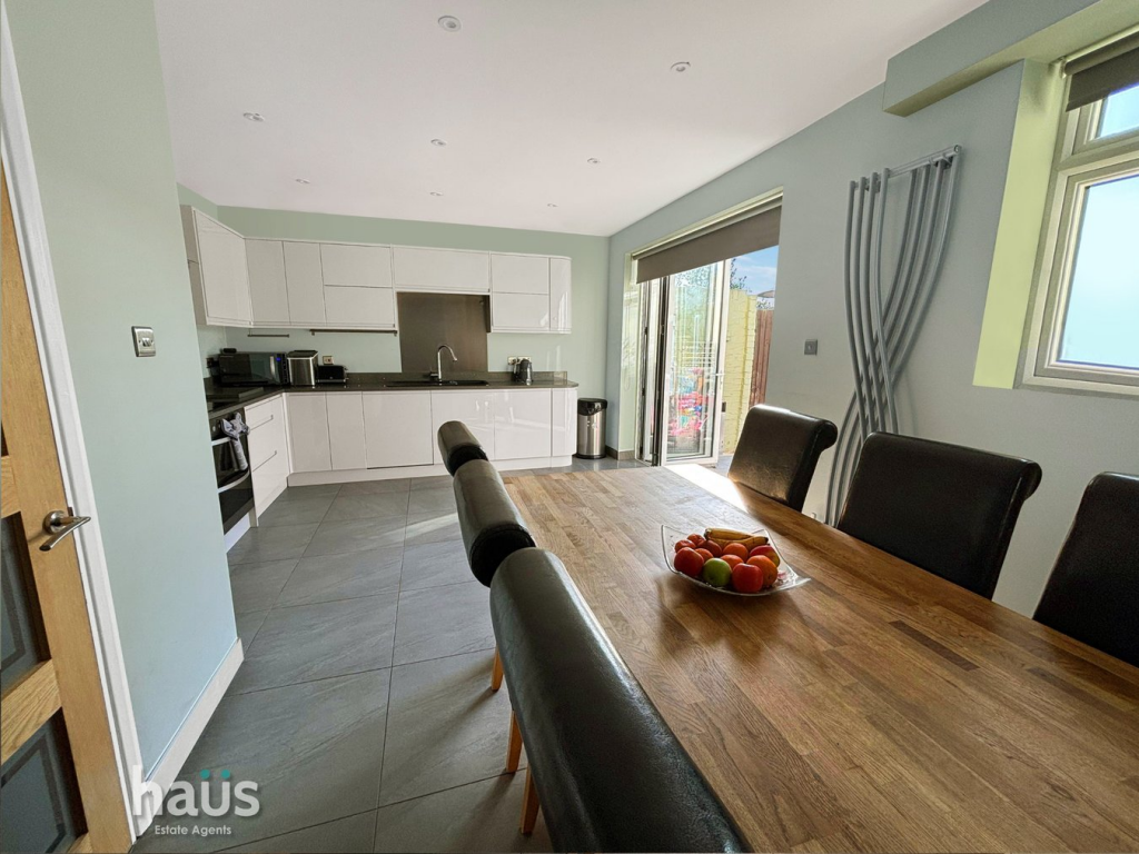 House in Gillingham, Rainham Mark - View 4