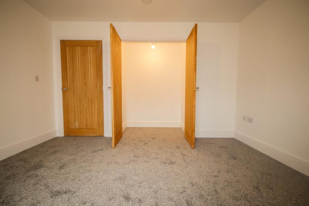 Apartment in Dover, Tower Hamlets - View 5
