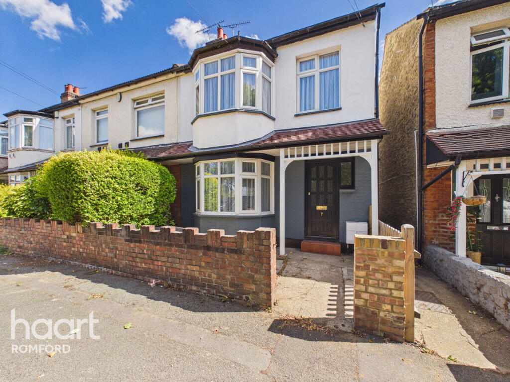 3-bed semi-detached on Queen Mary Close, Romford, £475,000