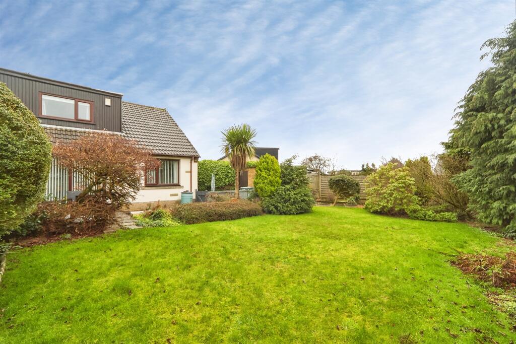 Heaton Close, Bingley photo 3