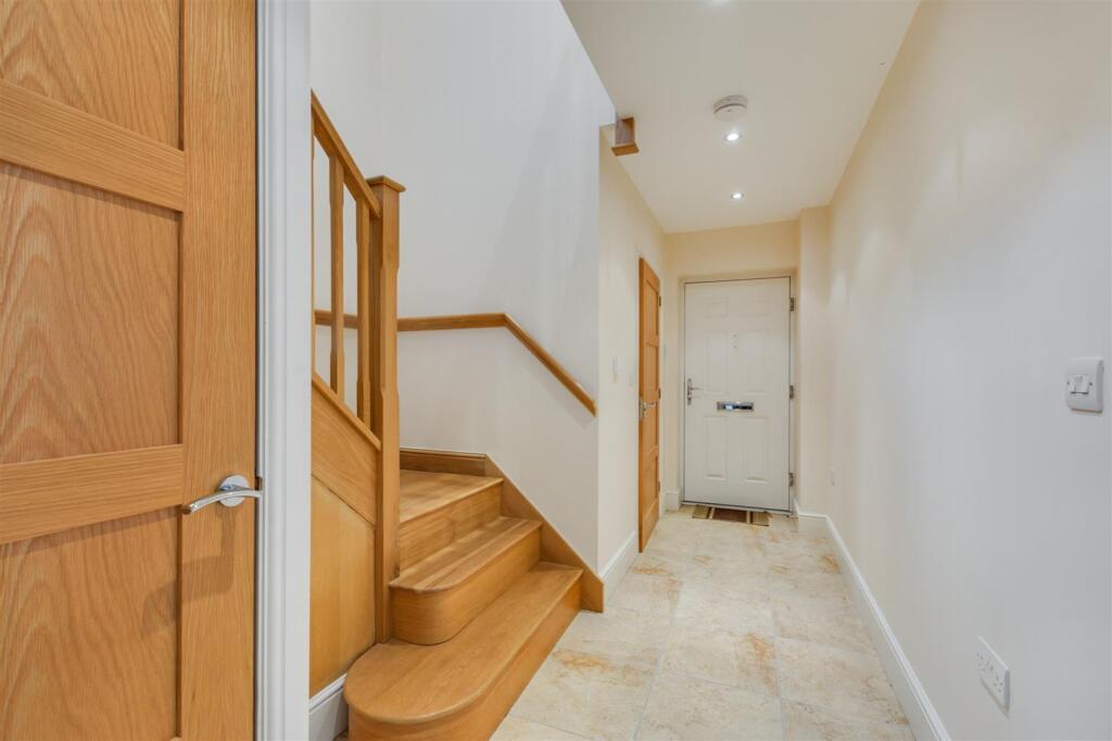 House in Nottingham, Chilwell - View 5