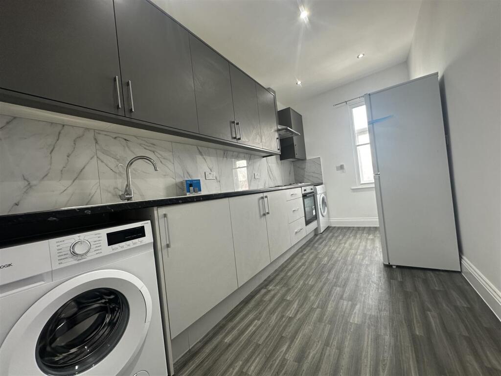 Apartment in Watford, North Watford - View 5