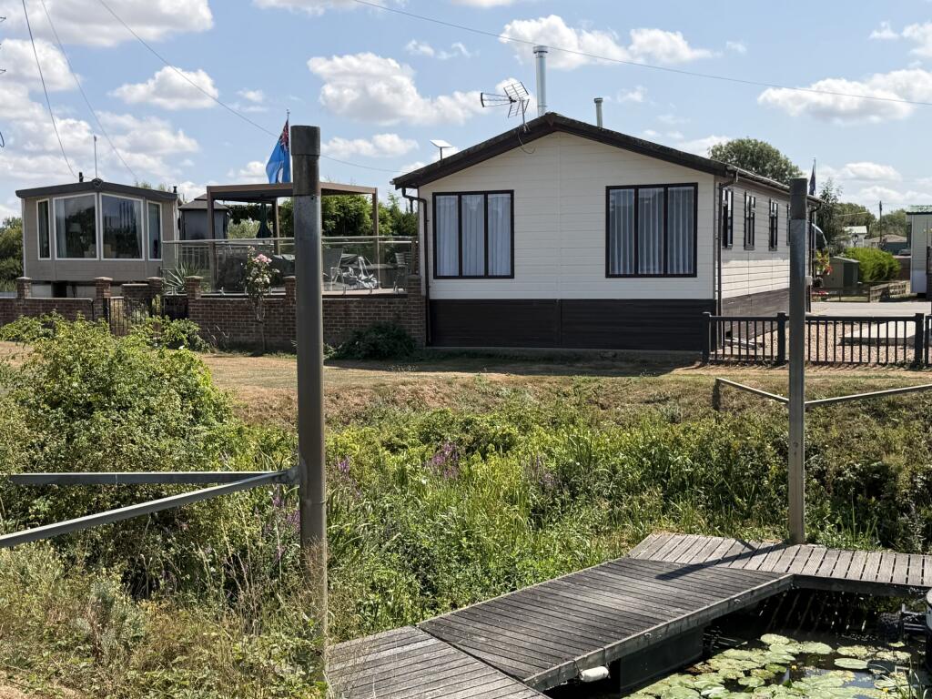 2-bed caravan on Two Bed Private Sale Heritage Special, Little Venice Country Park and Marina, Hampstead Lane, Yalding, Kent, ME18 6HH, £254,995