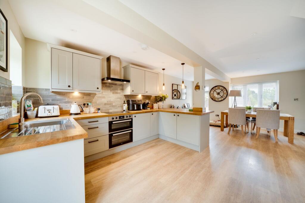 Greenfields Drive, Bridgnorth, WV16 photo 2
