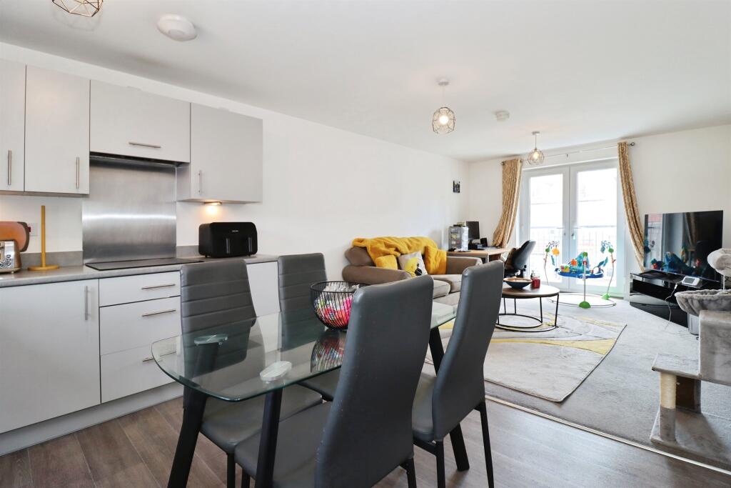 Apartment in Bristol, Emersons Green - More