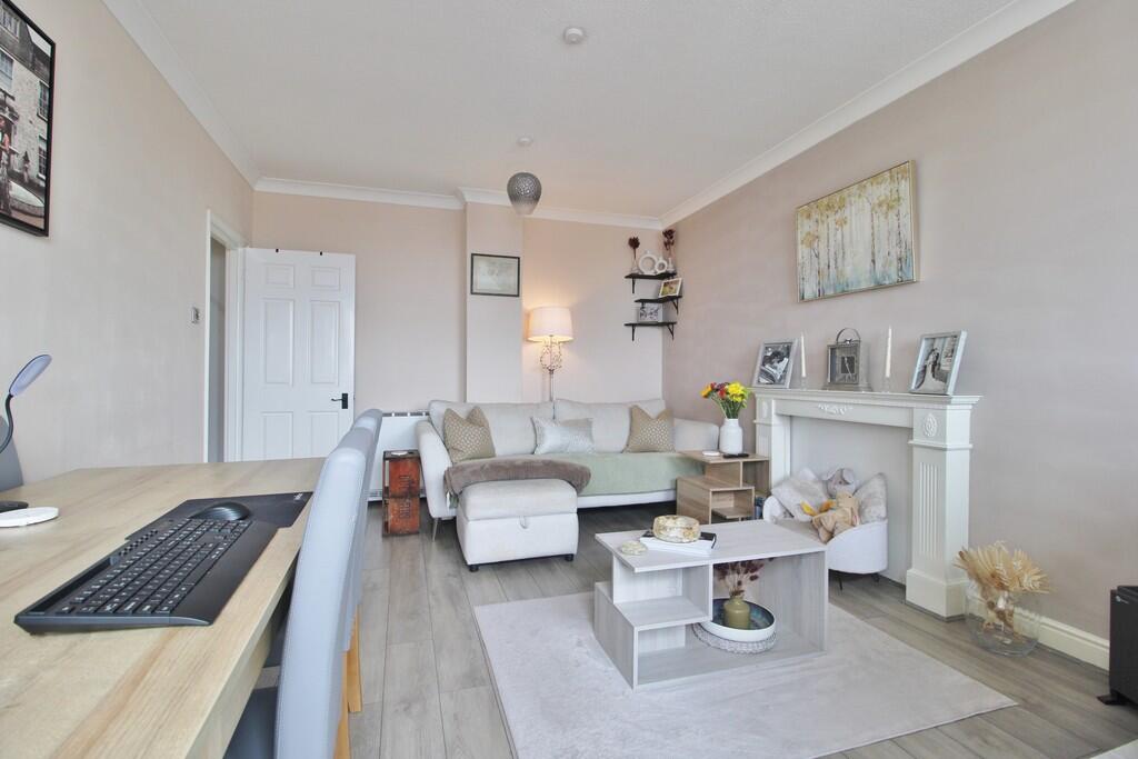 Apartment in Portsmouth - View 3
