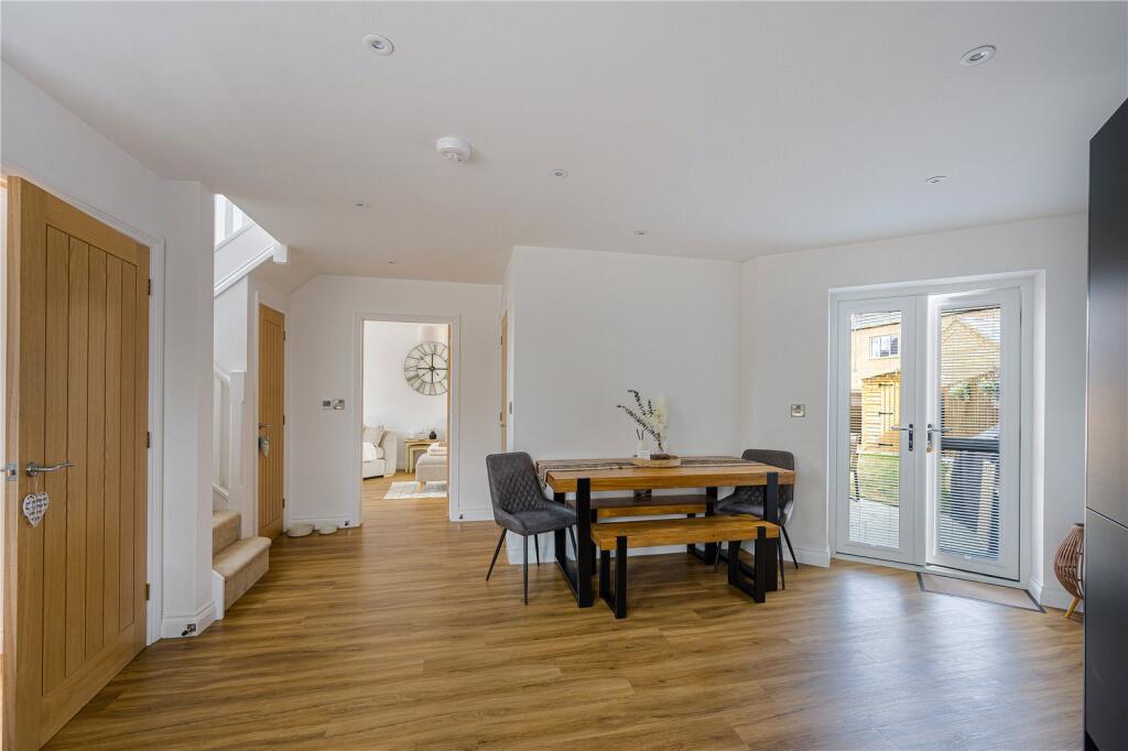 House in Lincoln - View 5