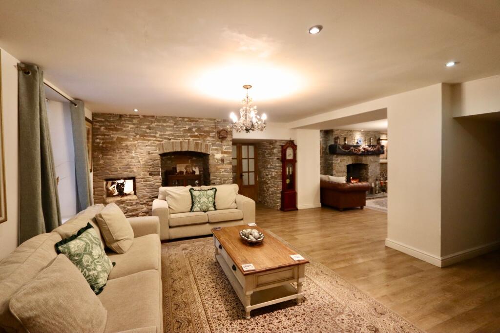 Railway Terrace, Hollybush, NP12 - More
