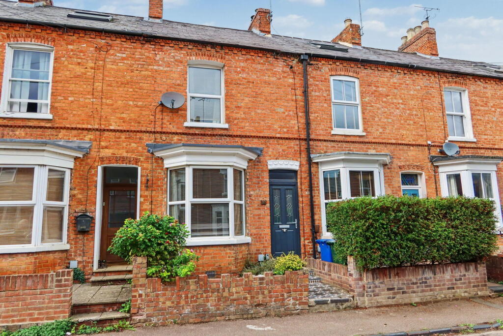 Main image of property: Queens Road, Banbury OX16 0EB