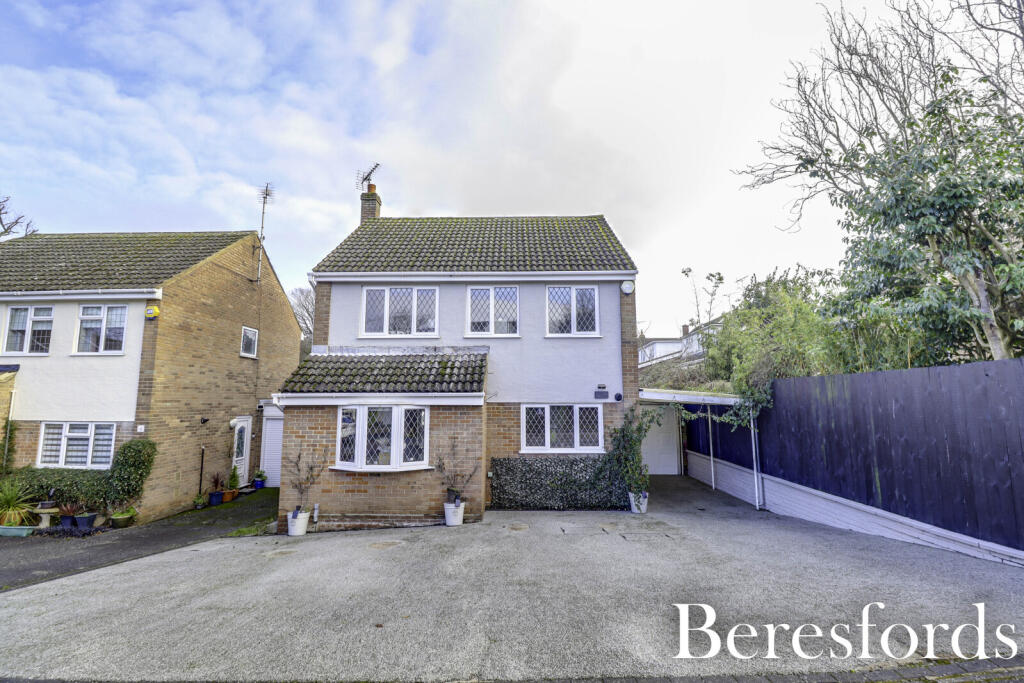 3-bed detached on The Coppice, Kelvedon Hatch, CM15, £575,000