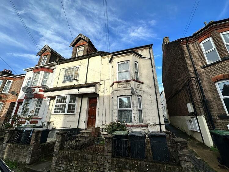 Main image of property: Garden Flat, 24 Bury Park Road, Luton, LU1 1HB