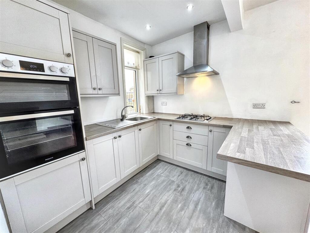 Oakbank Avenue, Exley Head, Keighley, BD22 7DY photo 3