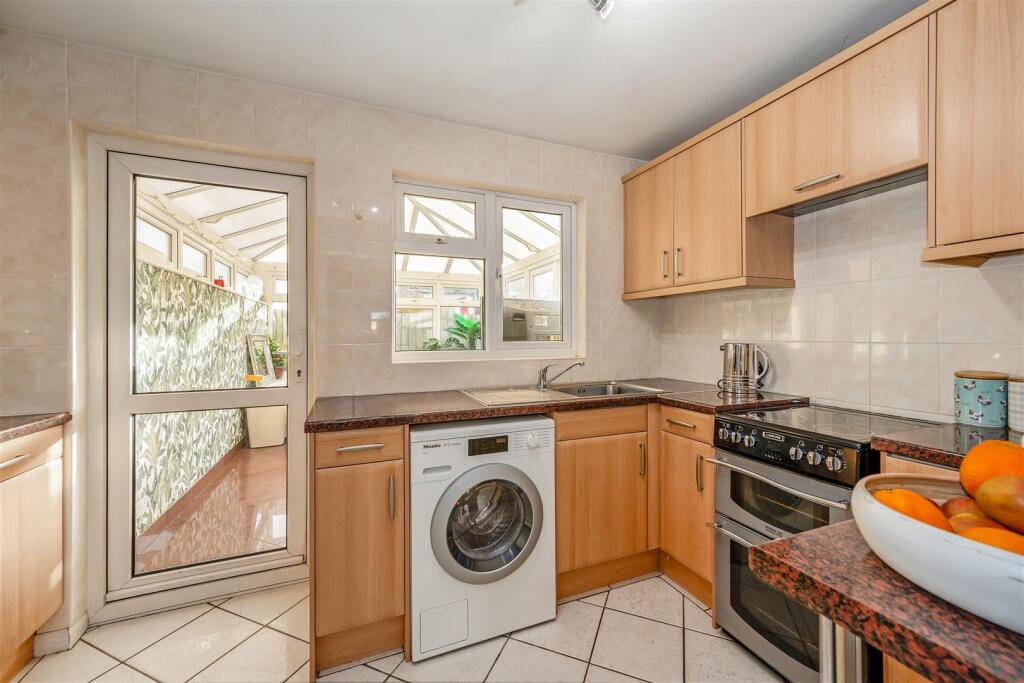Fell Drive, Lee-On-The-Solent photo 4