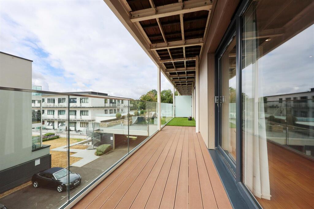 Apartment in Southall - View 4