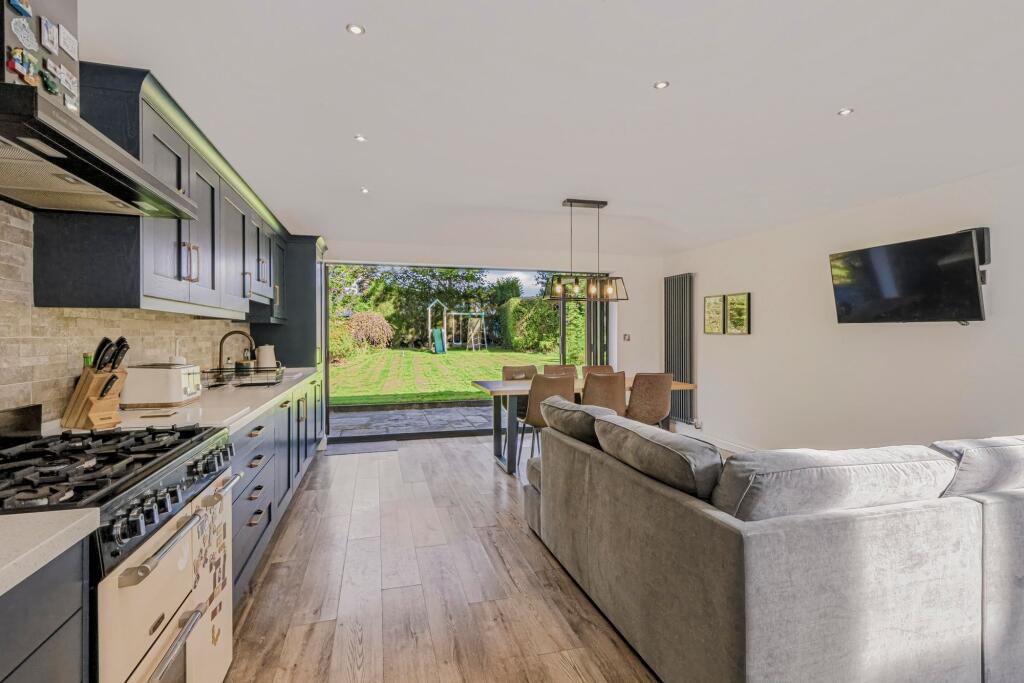 House in Stoke-on-Trent - More