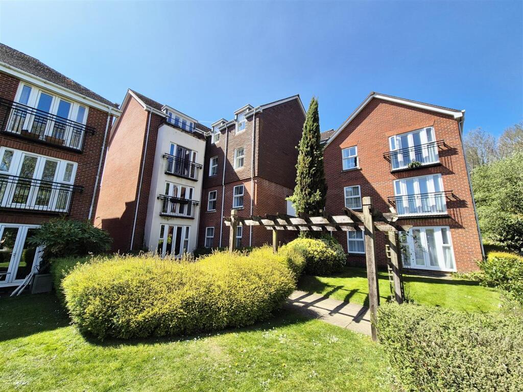 Main image of property: 46 Birch Meadow Close, Warwick