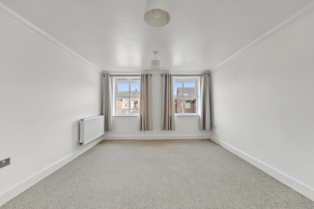Apartment in Stevenage, Hertfordshire - View 2
