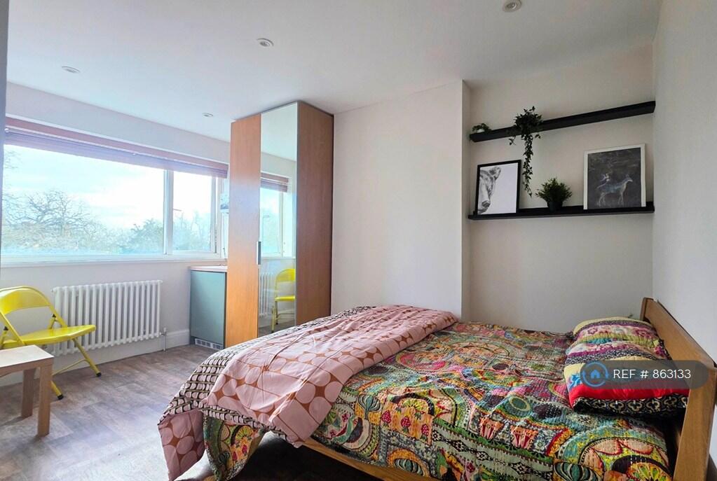Main image of property: South Norwood Hill, London, SE25