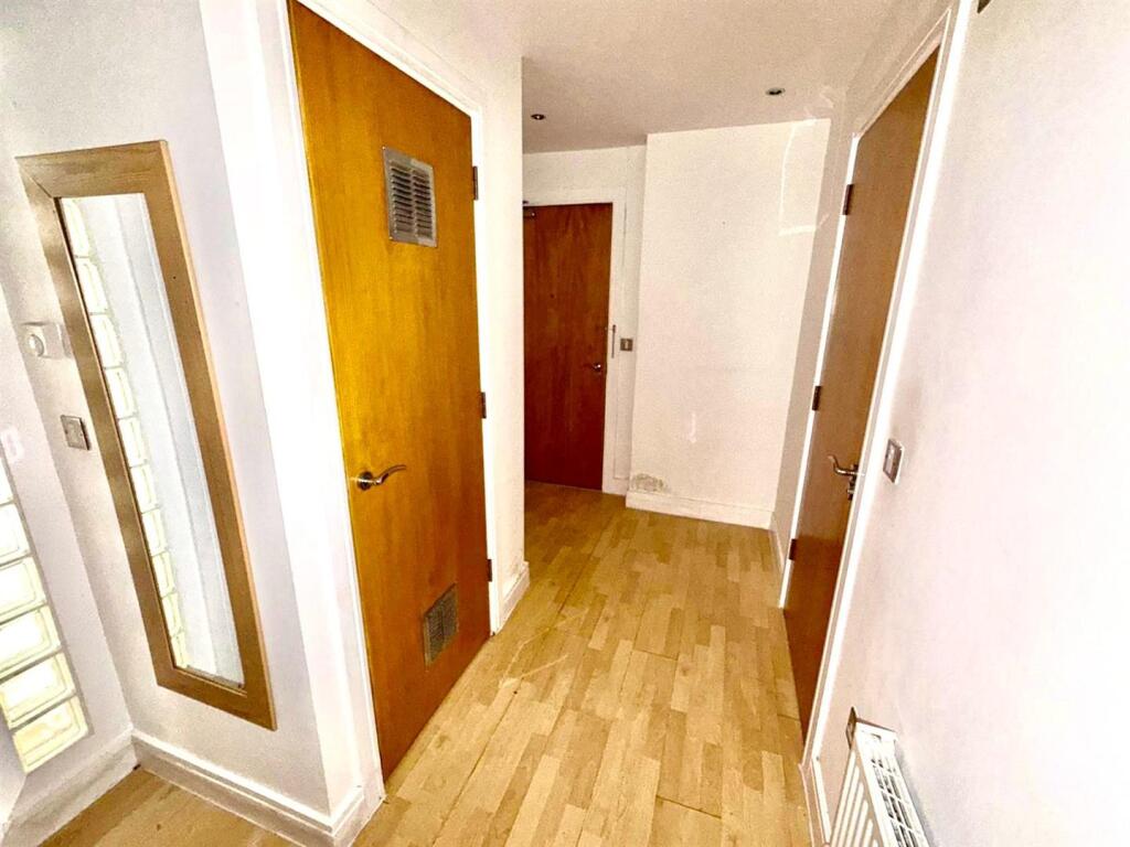Apartment in Leeds, West Yorkshire - More