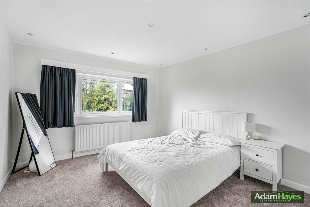 House in London, Brunswick Park - View 4
