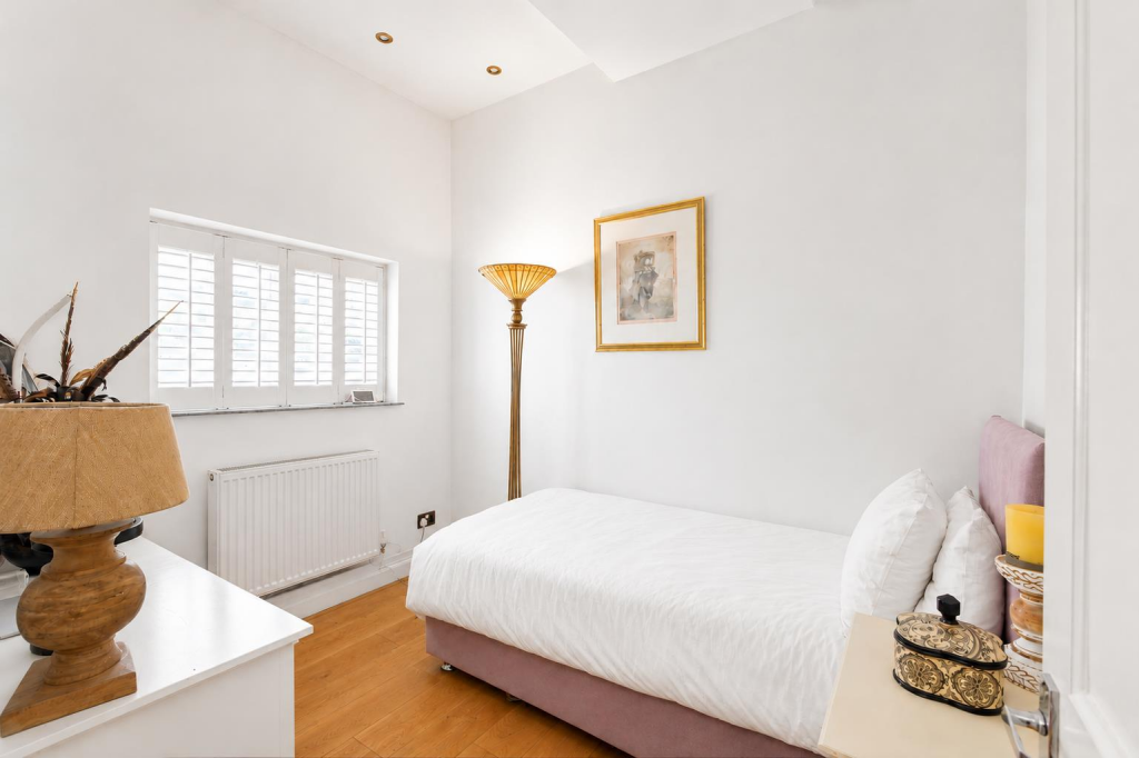 Apartment in London, Mortlake - More