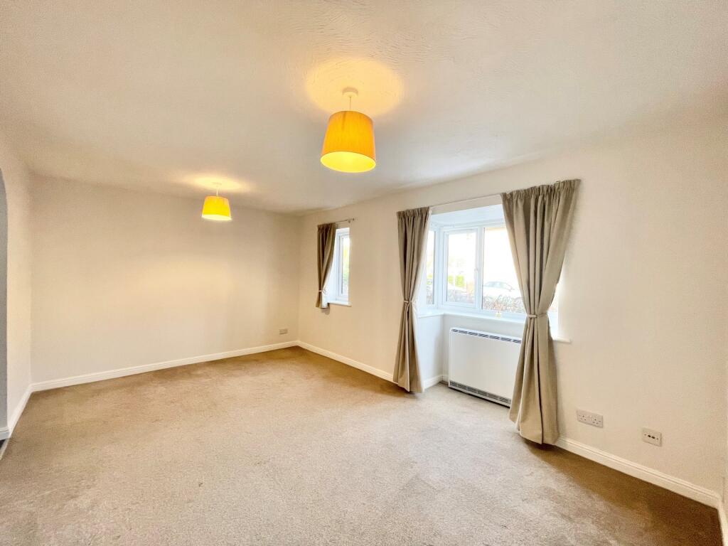 Centre Drive, Epping, CM16 photo 2