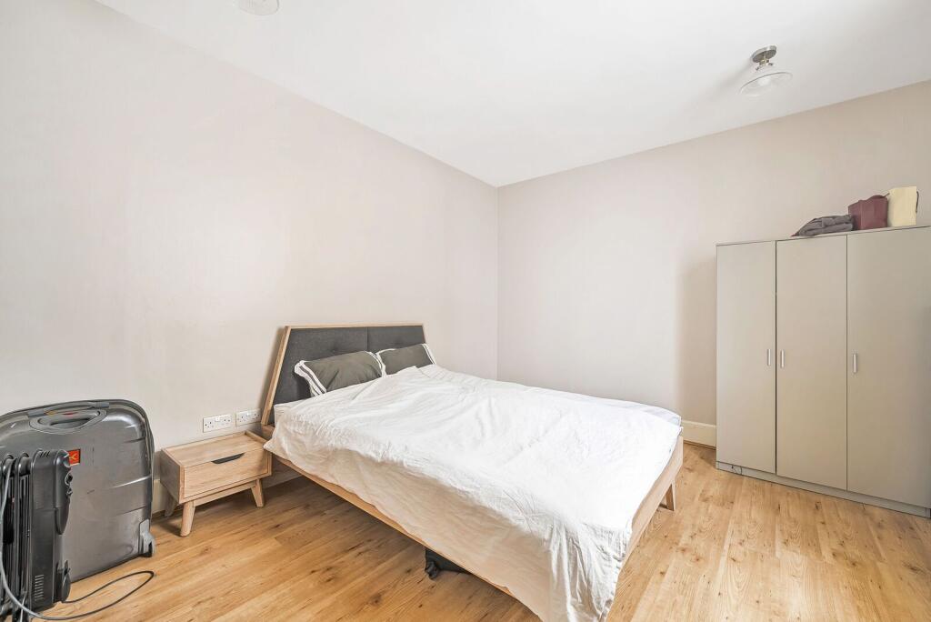 Apartment in London - View 5