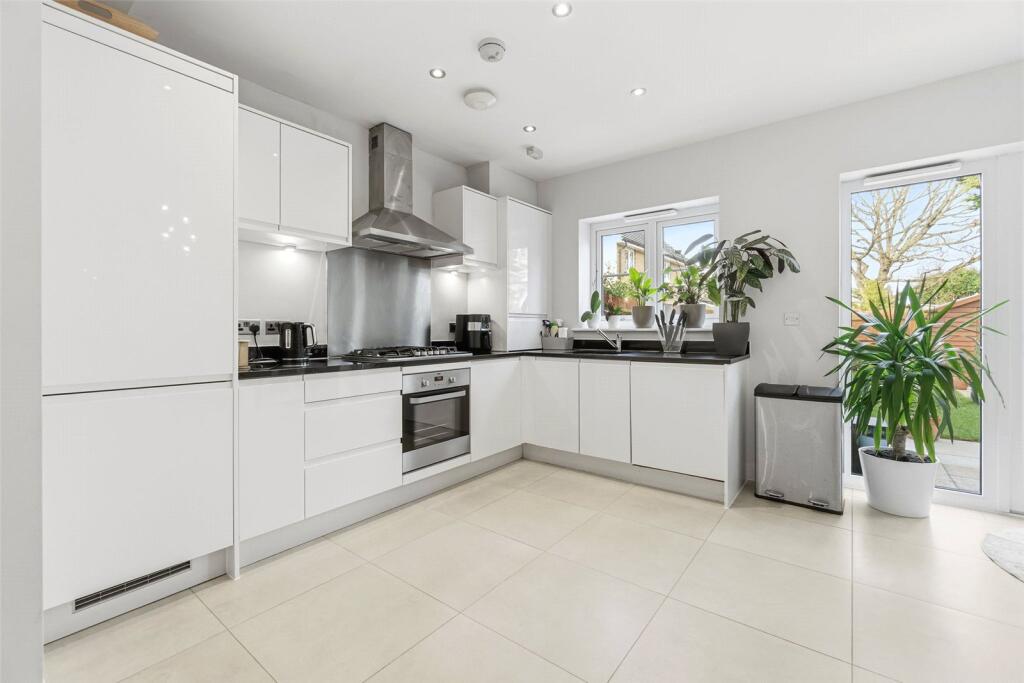 House in Sunbury-on-Thames, Kempton Park - View 5