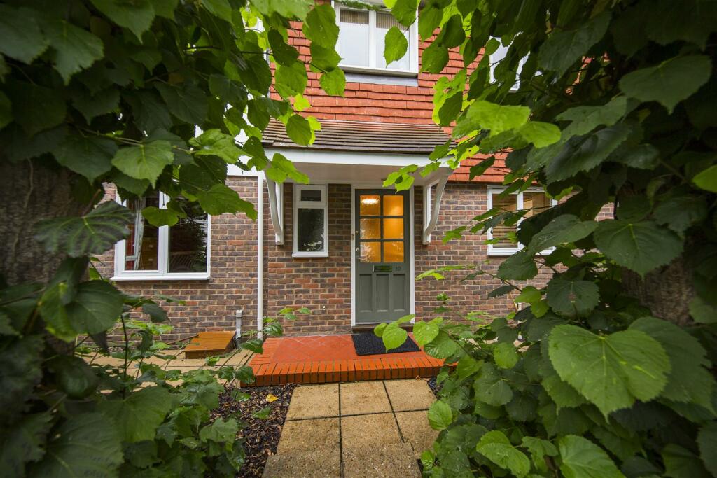 Main image of property: London Road, Farningham