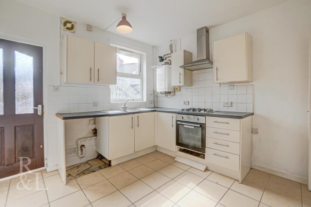 House in Nottingham, Nottinghamshire - More