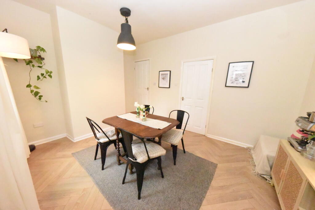 House in Birmingham, Cotteridge - More