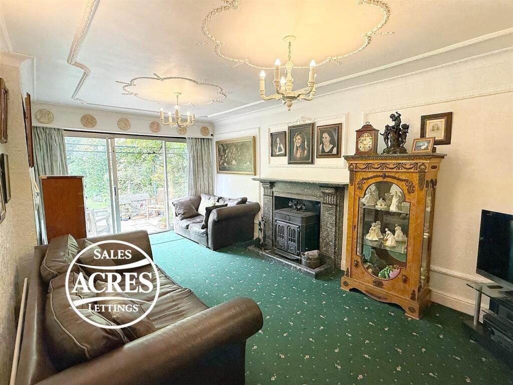 House in Walsall, West Midlands - More
