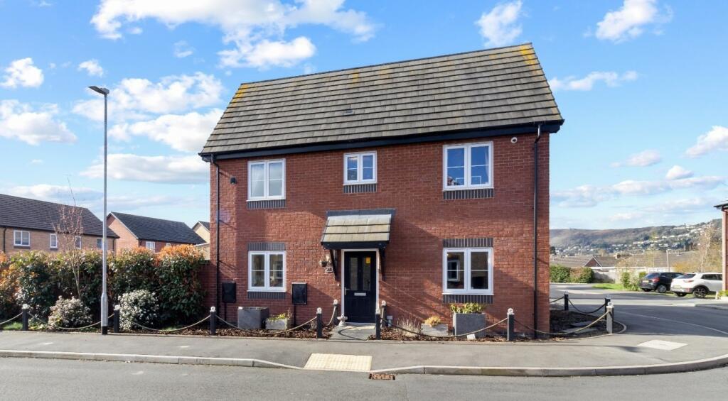 3-bed semi-detached on Grindrod Place, Malvern, Worcestershire, WR14 3FB, £279,950