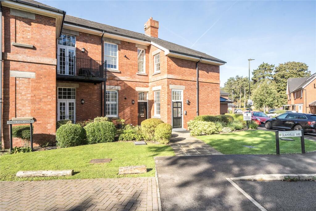 2-bed apartment on Parklands Court, Glanville Way, Epsom, £395,000