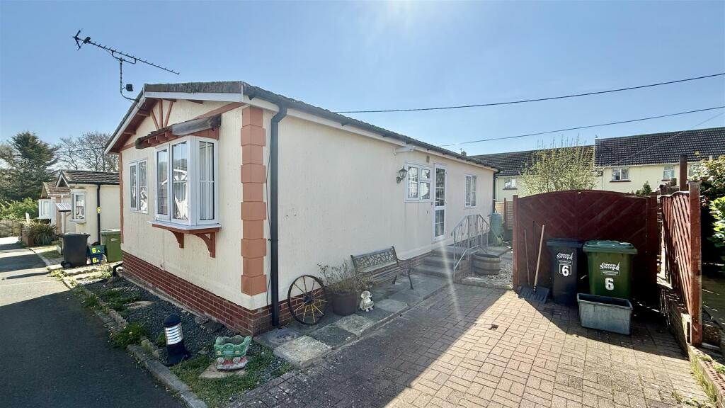 2-bed caravan on Hilton Park Homes, Braunton, £135,000