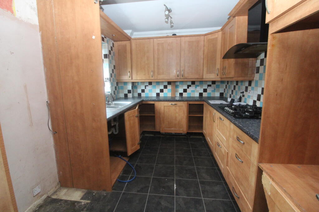 224 Woodhouse Lane, Wigan, Greater Manchester WN6 7NF photo 4
