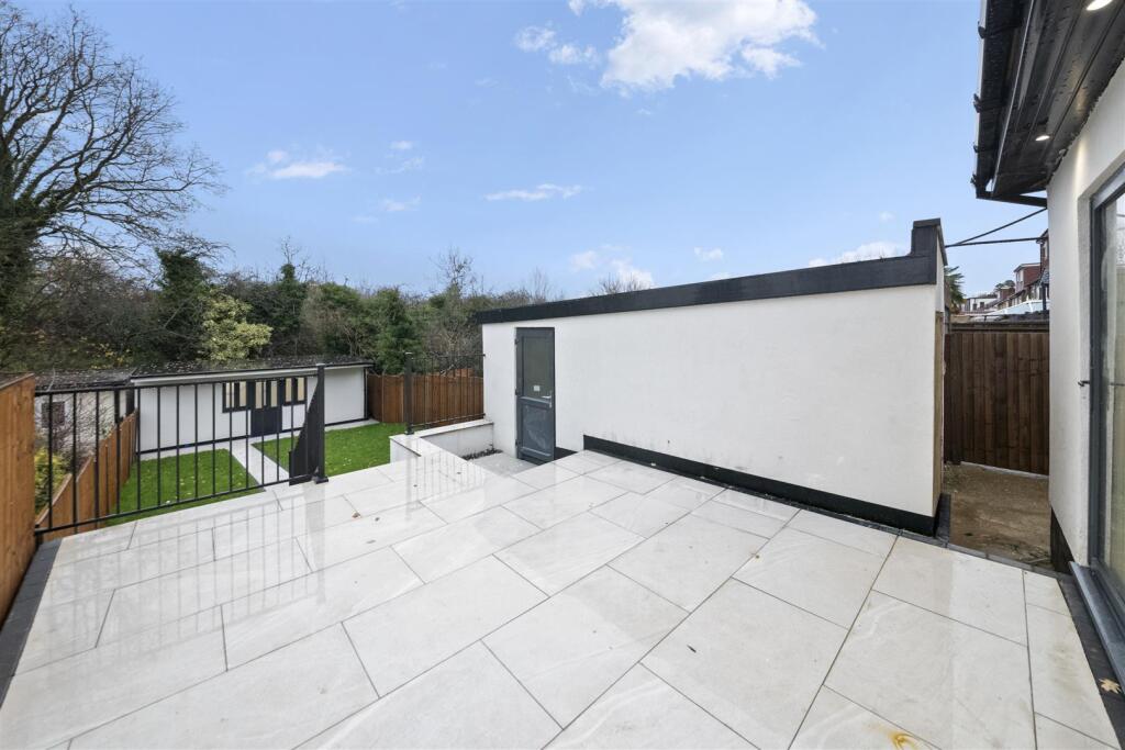 House in London - View 4