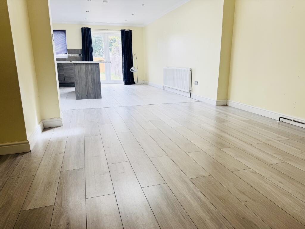 House in Luton, Limbury - More