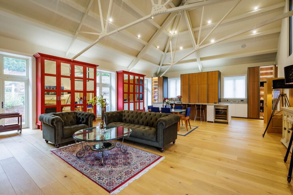 House in Guildford, Surrey - View 4