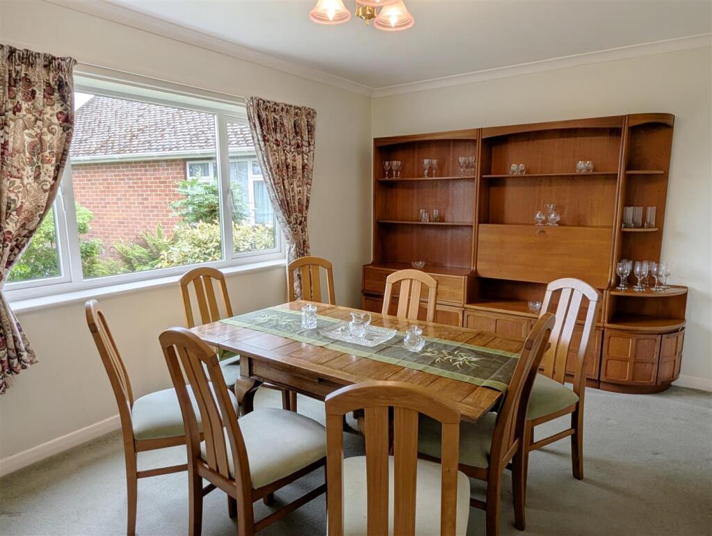 House in Newbury, West Berkshire - More