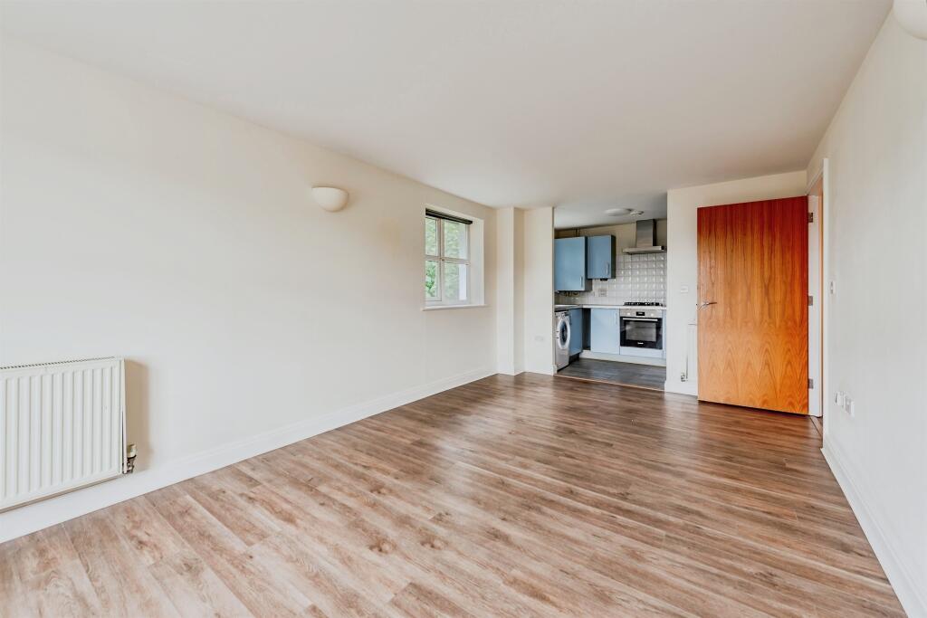 Apartment in Redhill - View 4