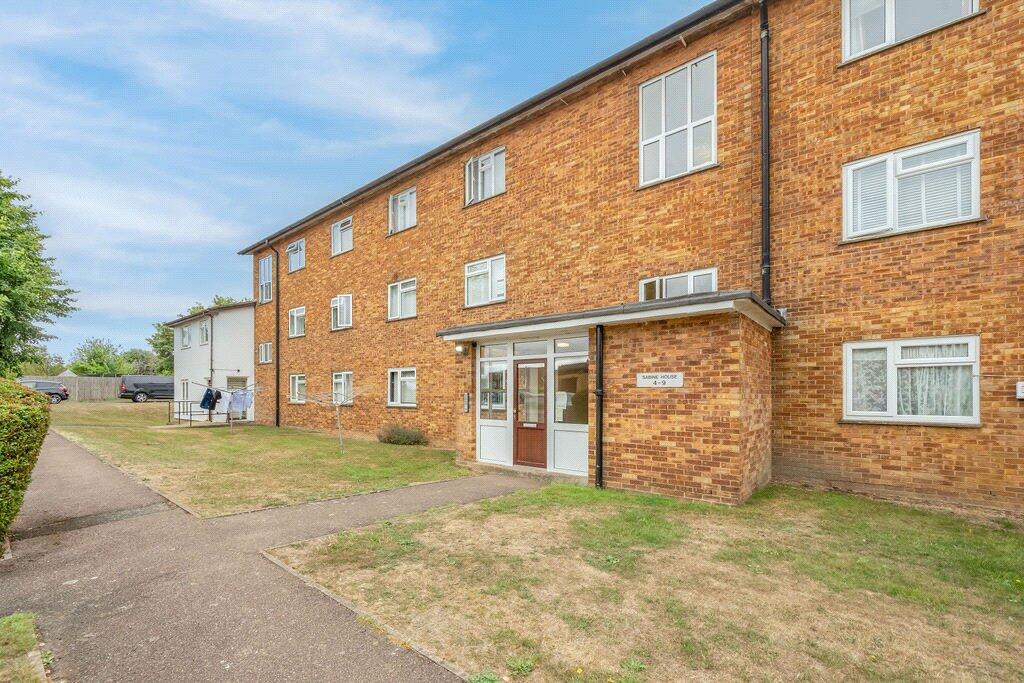 2-bed flat on Sabine House, Shirley Road, Abbots Langley, Hertfordshire, WD5, £290,000