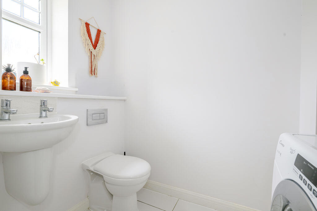 House in Wealden, Burfield Grange, Hellingly - More