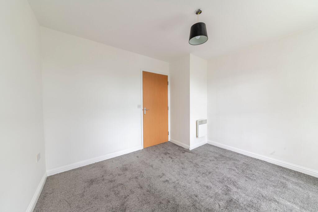 Apartment in Ellesmere Port, Rossmore Estate - More