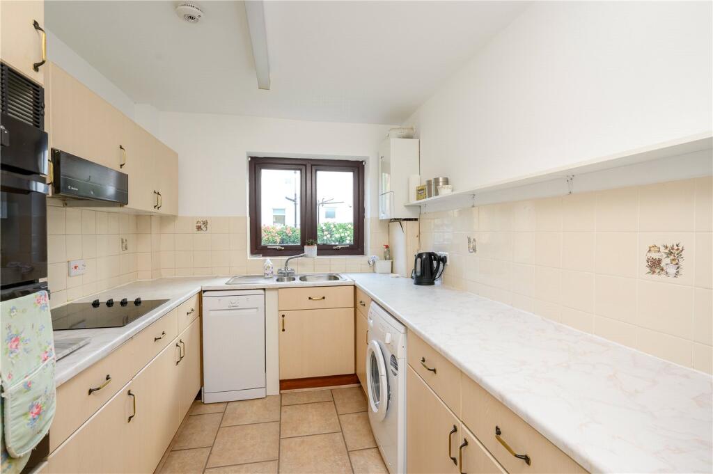 Apartment in Leeds, Collingham - View 5