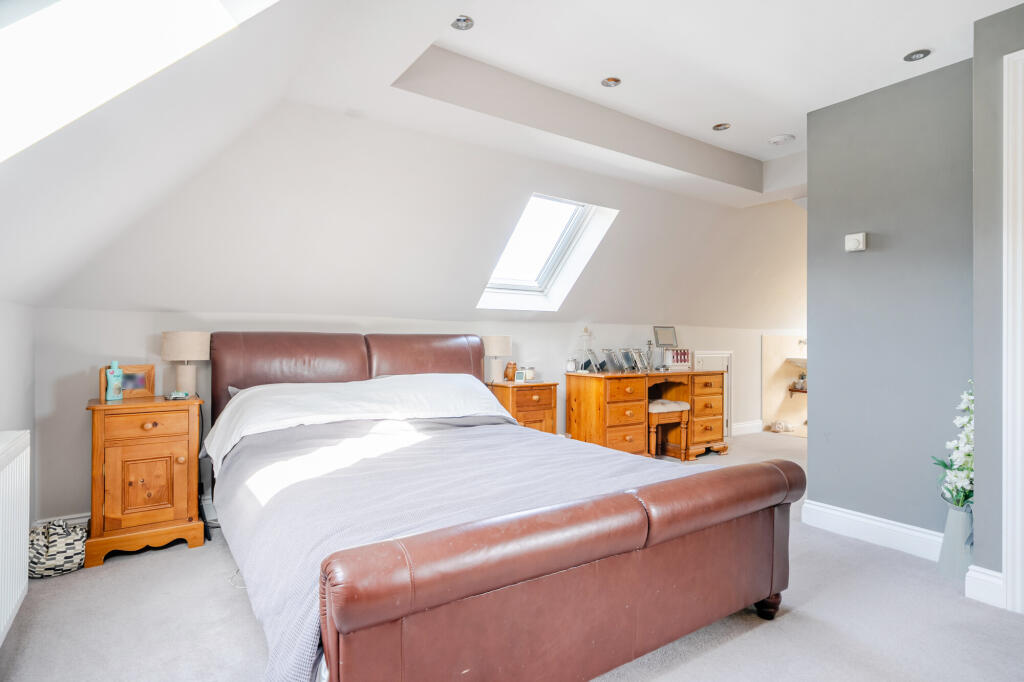 House in East Hampshire, Bramshott and Liphook - View 4