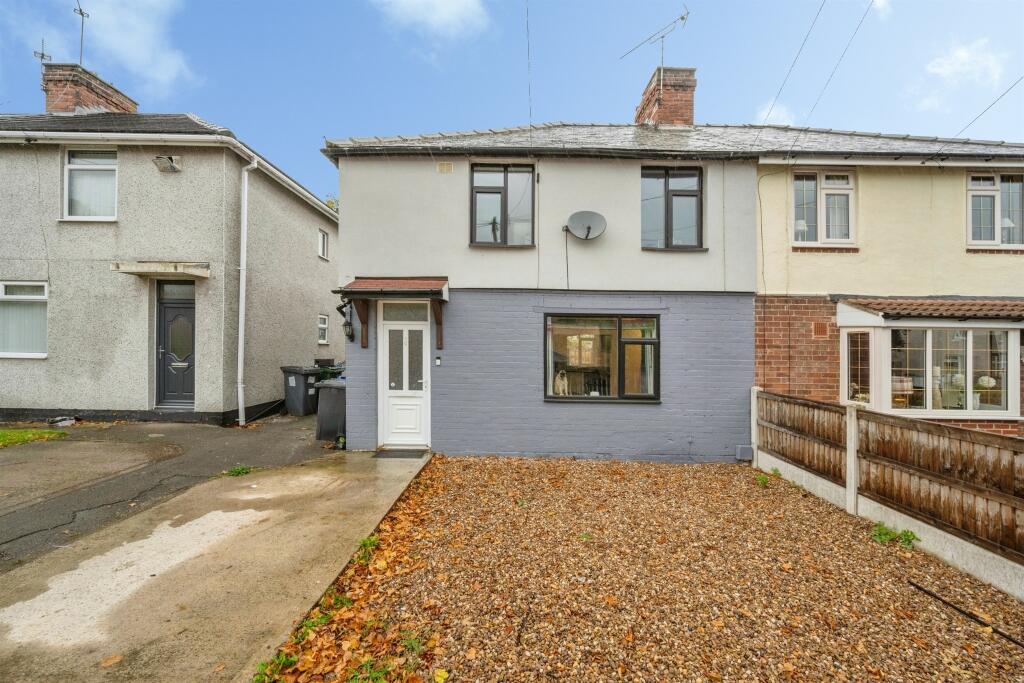 3-bed semi-detached on Princess Street, Woodlands, Doncaster, £150,000