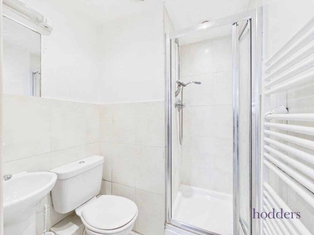 Apartment in Runnymede, Chertsey - View 5