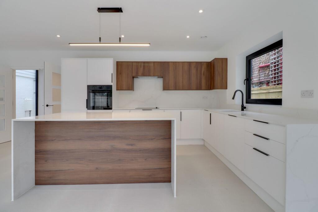 Stevens Lane, Claygate, KT10 image 4