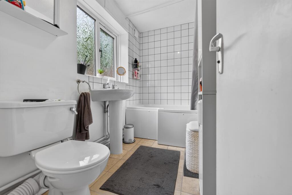 Apartment in Cardiff, Rumney - View 4